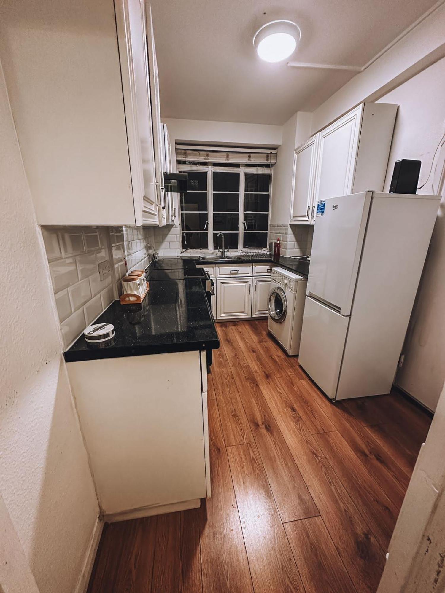Cosy 2 Bedroom Apartment In Swiss Cottage. Лондон Экстерьер фото