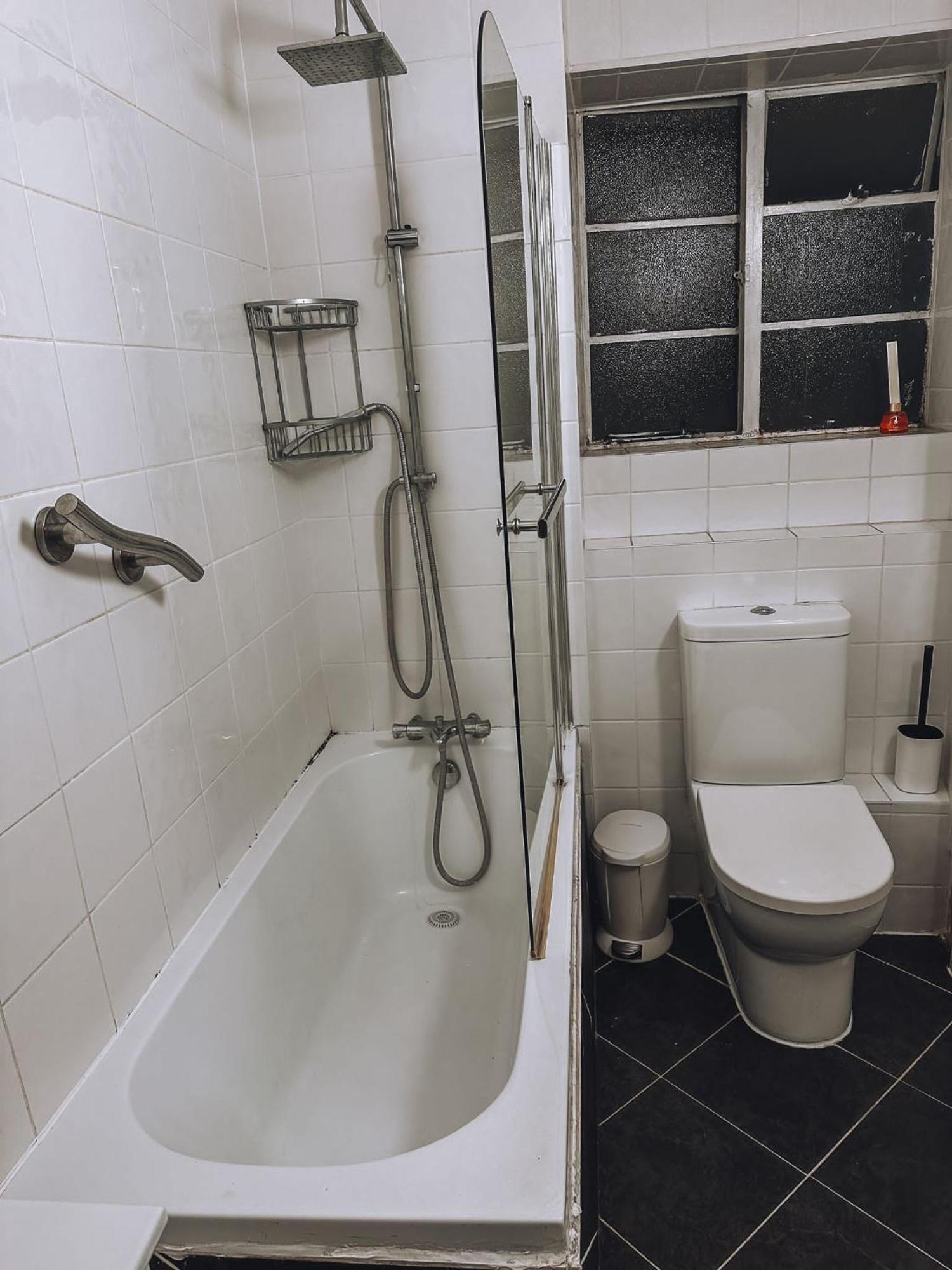 Cosy 2 Bedroom Apartment In Swiss Cottage. Лондон Экстерьер фото