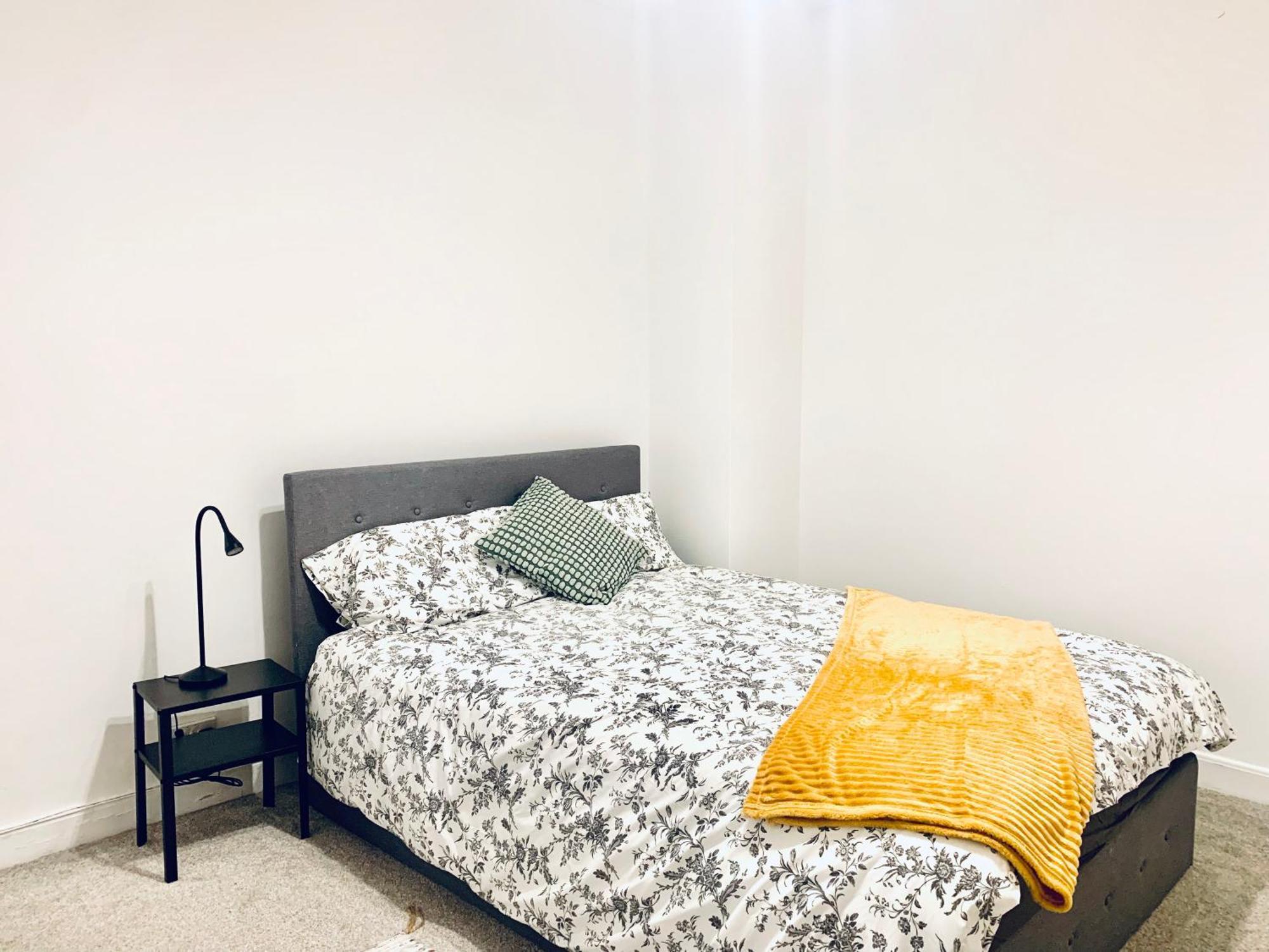 Cosy 2 Bedroom Apartment In Swiss Cottage. Лондон Экстерьер фото
