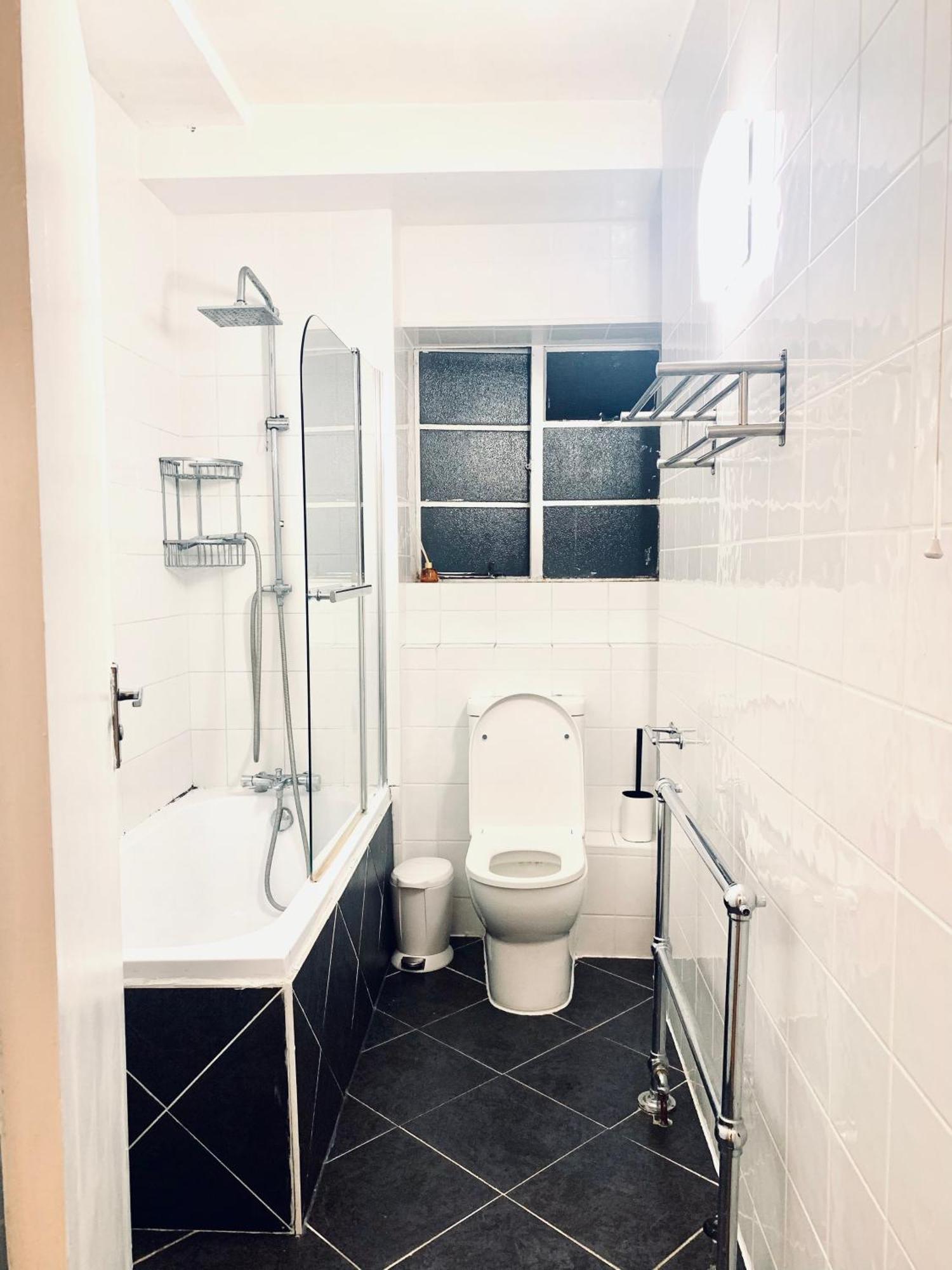 Cosy 2 Bedroom Apartment In Swiss Cottage. Лондон Экстерьер фото