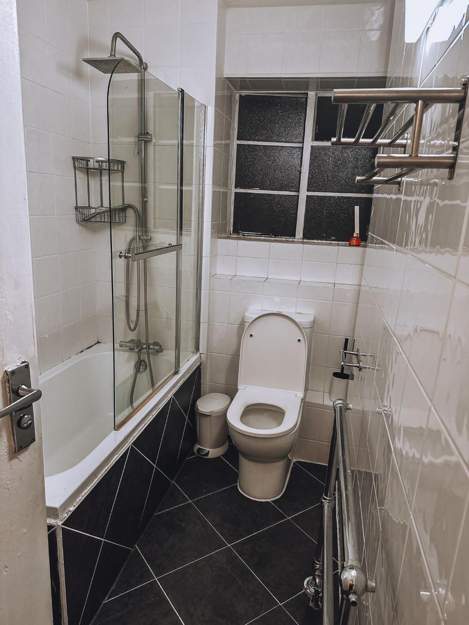 Cosy 2 Bedroom Apartment In Swiss Cottage. Лондон Экстерьер фото