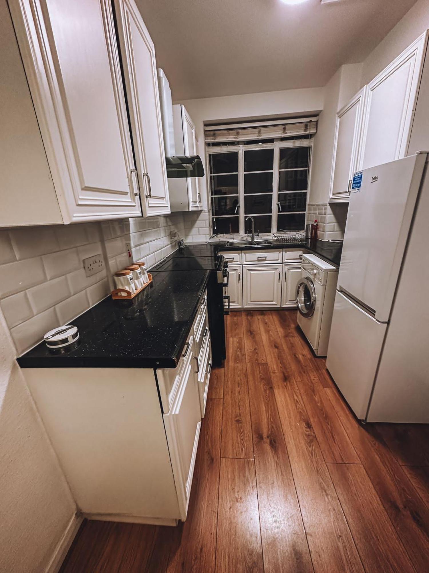 Cosy 2 Bedroom Apartment In Swiss Cottage. Лондон Экстерьер фото