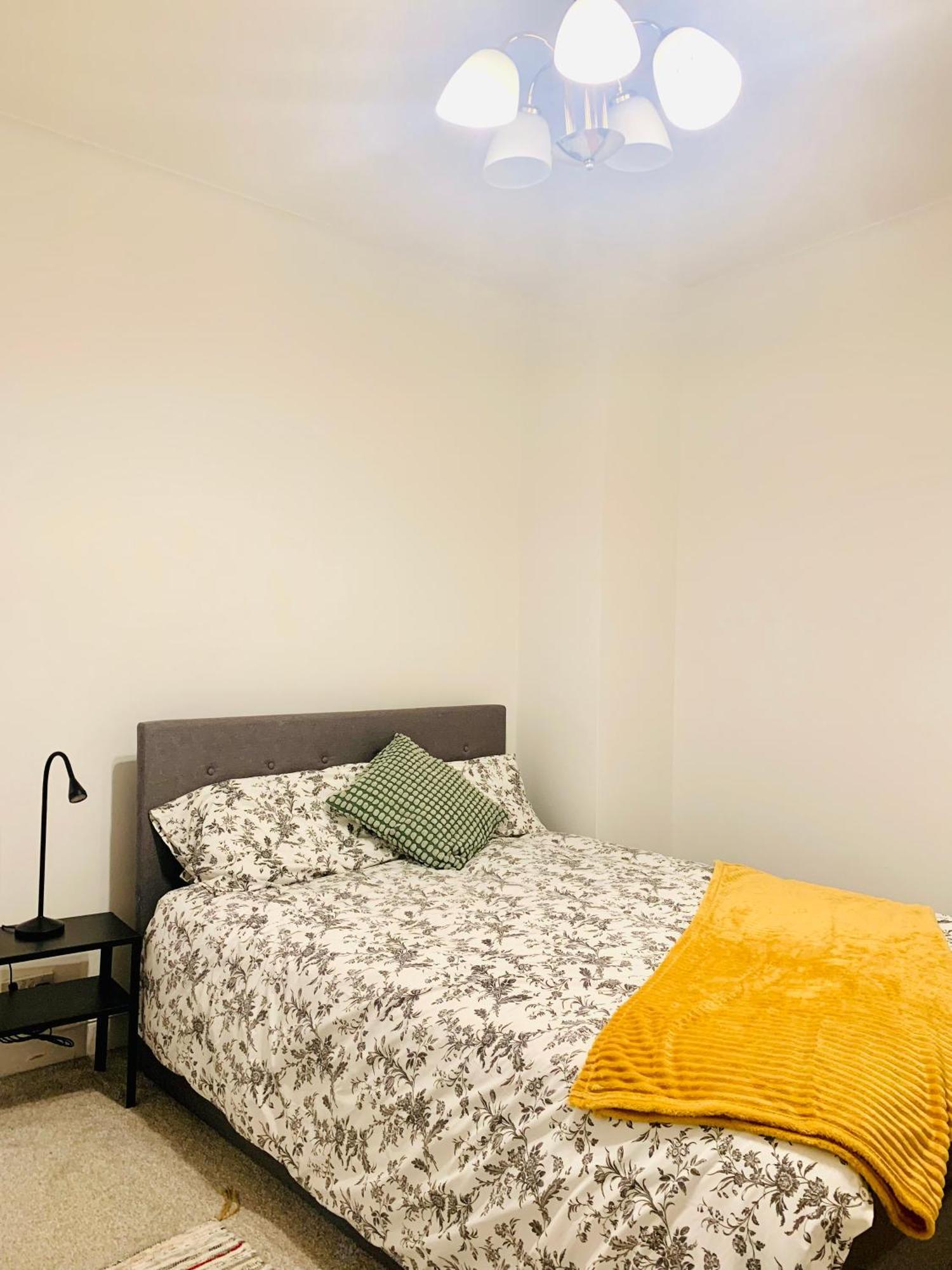 Cosy 2 Bedroom Apartment In Swiss Cottage. Лондон Экстерьер фото