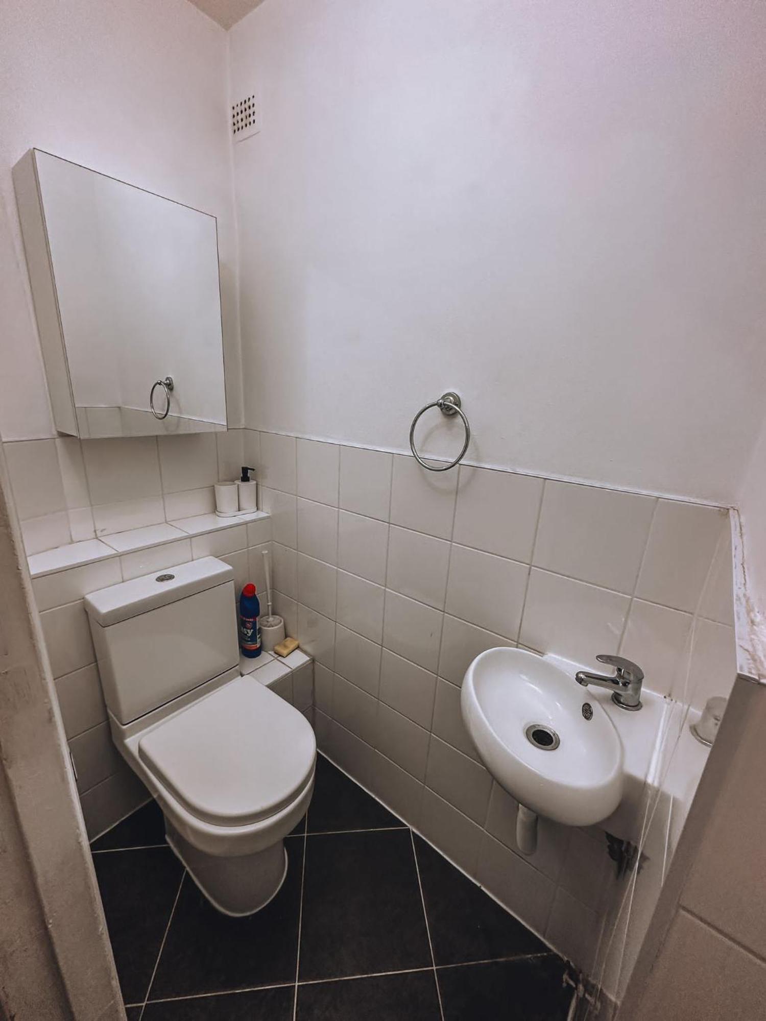 Cosy 2 Bedroom Apartment In Swiss Cottage. Лондон Экстерьер фото