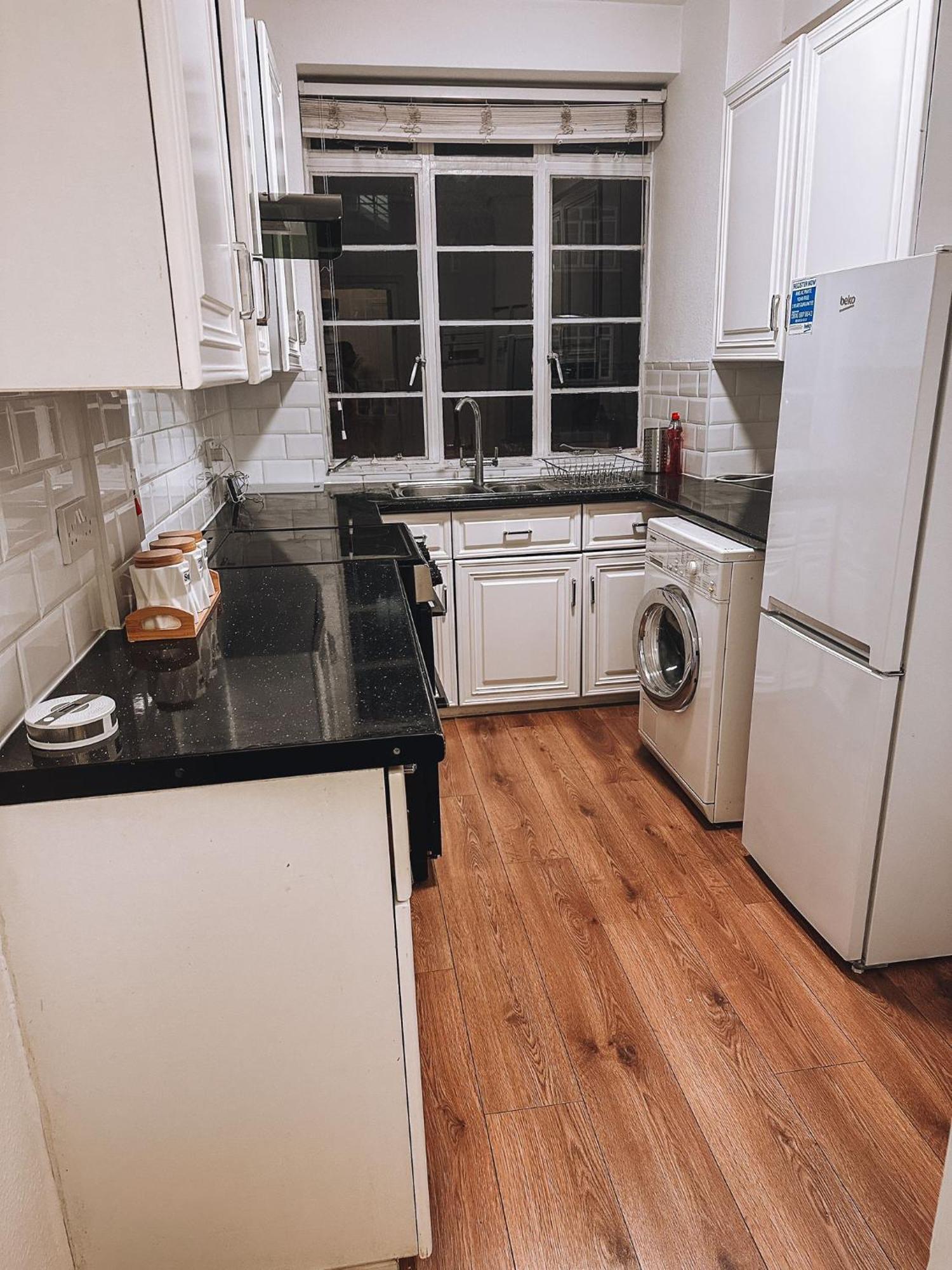 Cosy 2 Bedroom Apartment In Swiss Cottage. Лондон Экстерьер фото