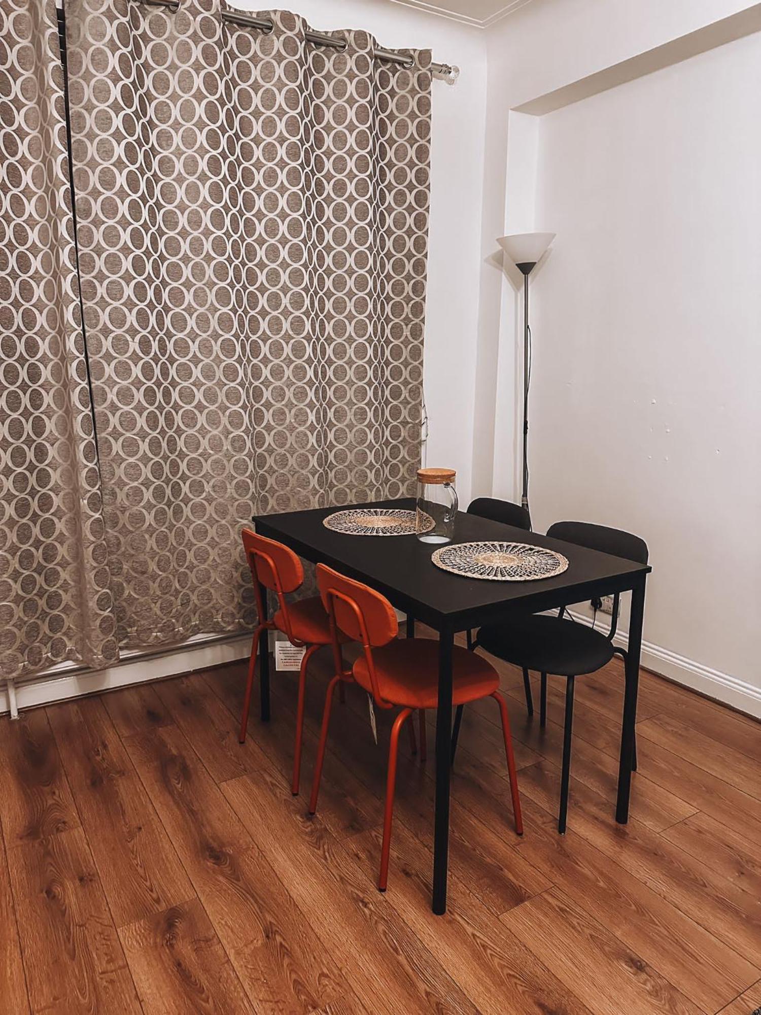 Cosy 2 Bedroom Apartment In Swiss Cottage. Лондон Экстерьер фото