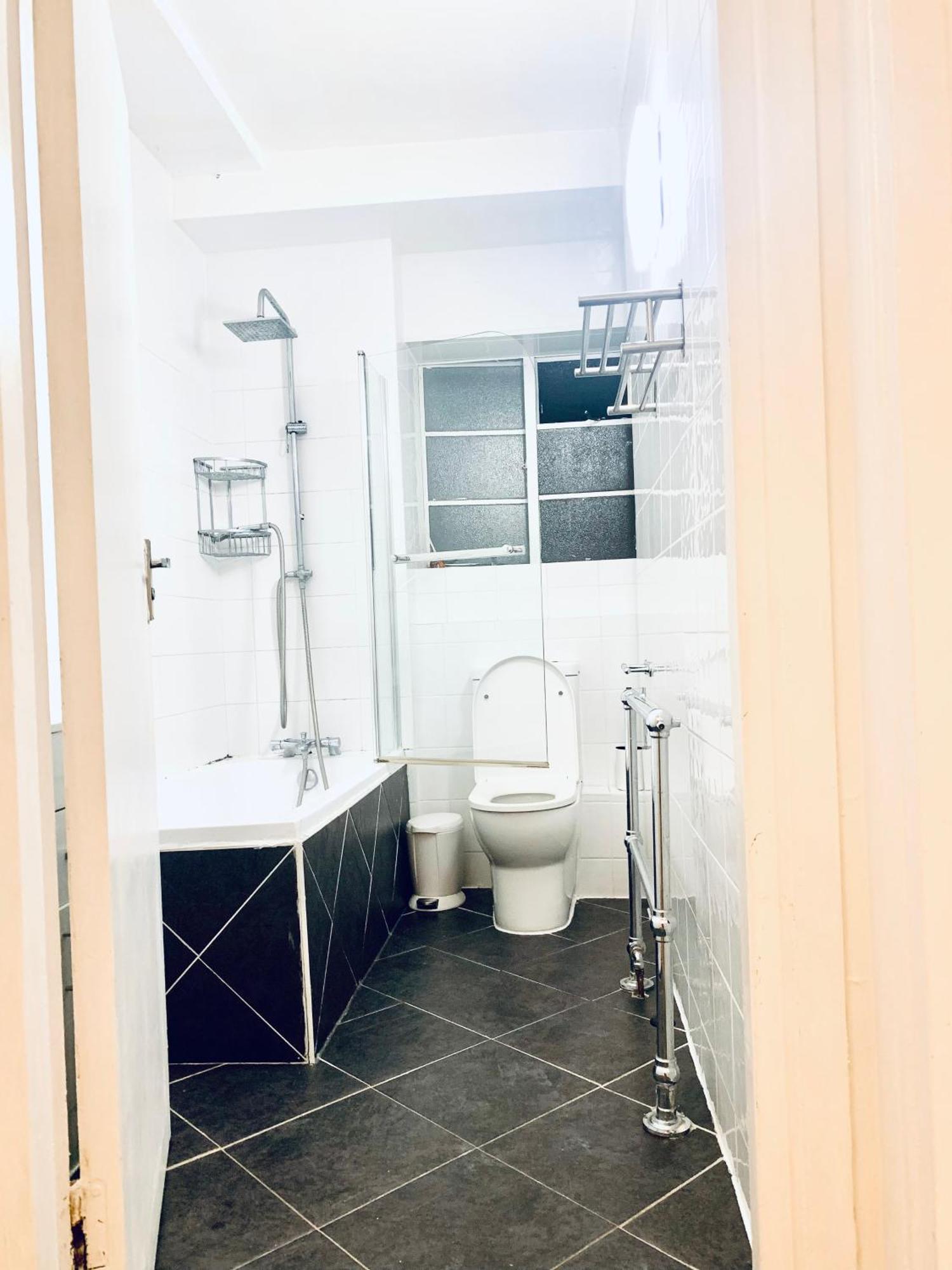 Cosy 2 Bedroom Apartment In Swiss Cottage. Лондон Экстерьер фото
